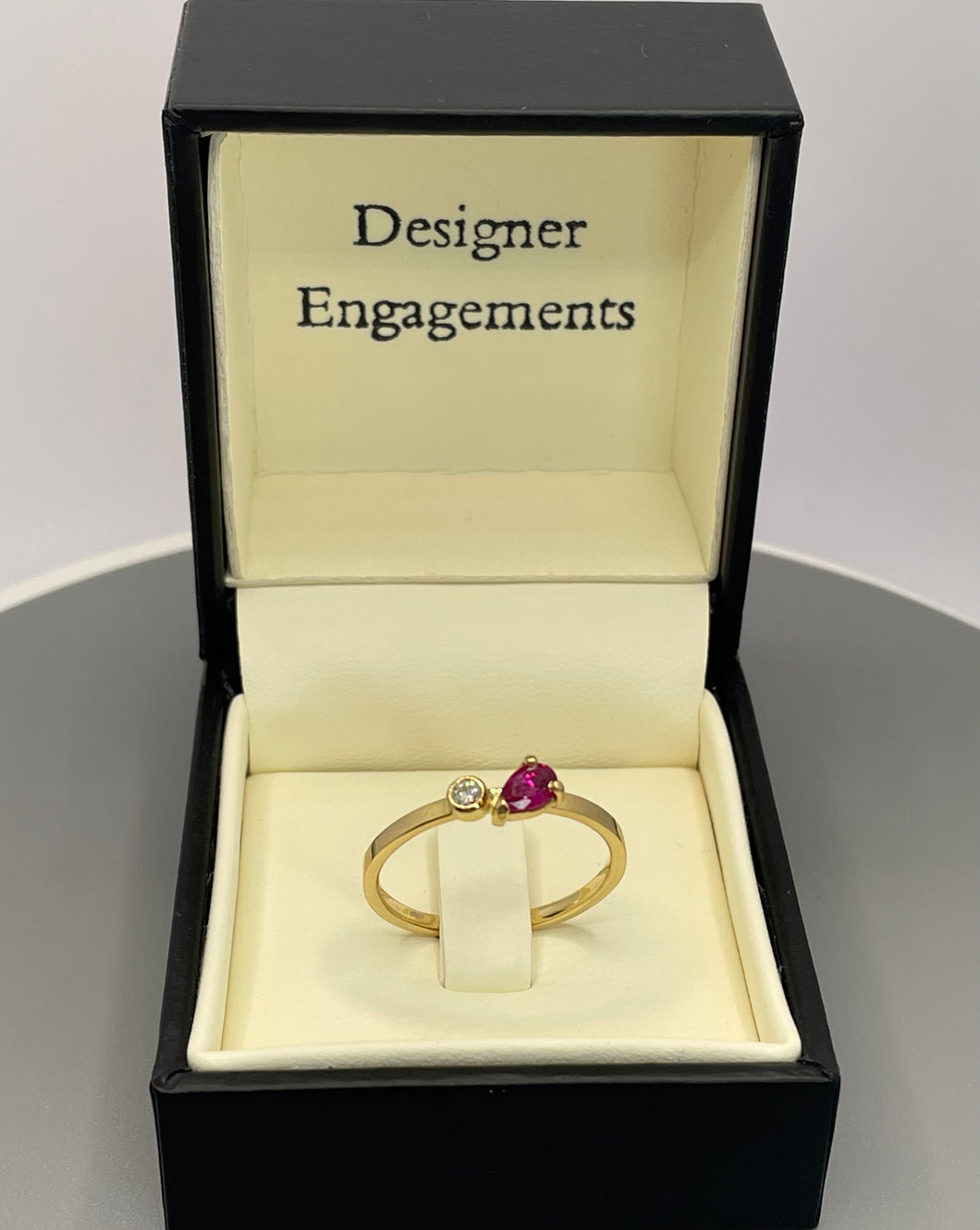 18ct YELLOW GOLD RUBY AND DIAMOND DRESS RING
