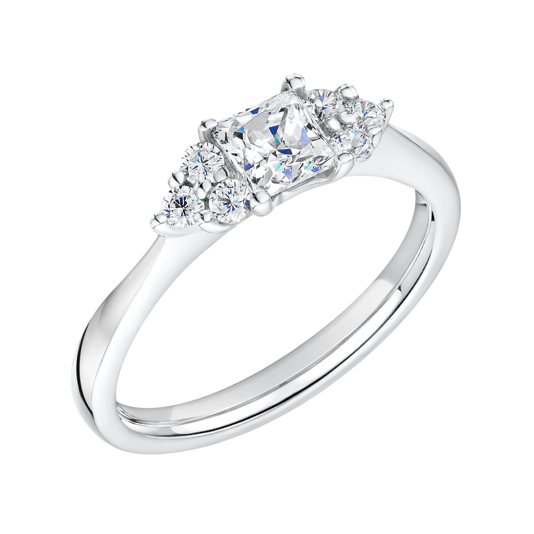 18ct WHITE GOLD 0.50ct PRINCESS CUT CENTRE DIAMOND W/ DIAMONDS ON SIDE
